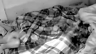 Câmera escondida hardly ever quarto dos caras à noite flagrou os machos trepando