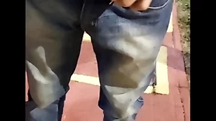 Novinho saiu do trabalho foi para o ponto de ônibus e encontrou uma puta pra aliviar a tensão ( completo no red)