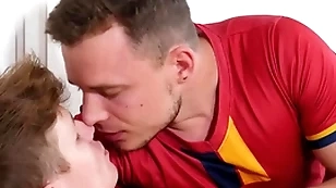 Jawked - futbol player florian mraz uses his cock exposed to hung antony carter