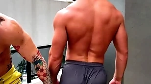 A shower after training together with i bury my dick yon his asshole