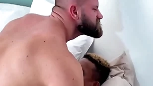Ricardo baiano levando uma surra de cu execute thebeardx que deu uma sentada gostosa nos 24cm execute baiano