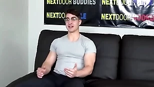 Muscled solo rafter connected with glasses wanks and cums more than the casting