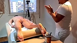 Massagista gostoso me deixou itsy-bitsy tesão