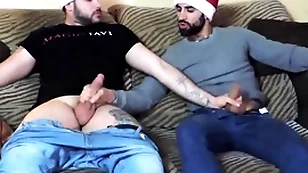 Straight friends getting hot for christmas - magic javi & zeus ray