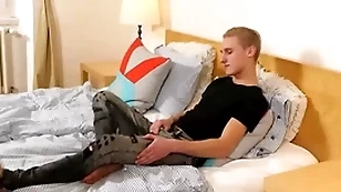 Oliver morgenson rub the sticky cum into his skin