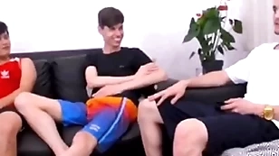 3 novinhos de 18 anos fudendo